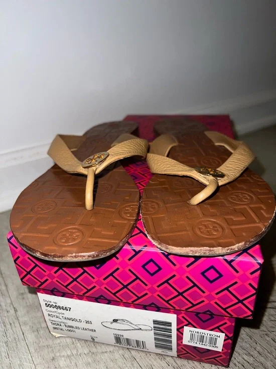 Tory Burch Tan Thora Thumbled Leather Thong Sandals with Metal Logo and Dustbag - Picture 5 of 10
